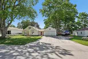 W272N2593 Apple Tree Ln, Pewaukee, WI 53072 - Photo 49
