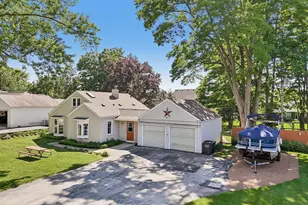 W272N2593 Apple Tree Ln, Pewaukee, WI 53072 - Photo 1