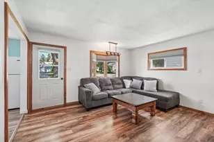 W272N2593 Apple Tree Ln, Pewaukee, WI 53072 - Photo 7