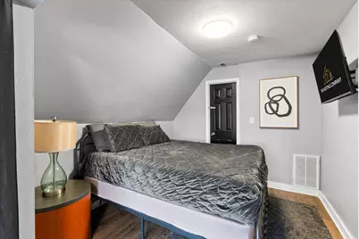 600 W Garfield Ave #602, Milwaukee, WI 53212 - Photo 25