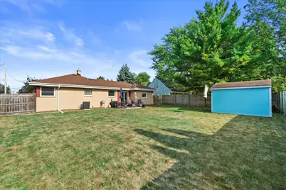 3667 S Sunset Dr, Milwaukee, WI 53220 - Photo 19