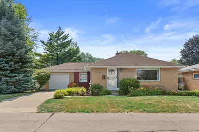 3667 S Sunset Dr, Milwaukee, WI 53220 - Photo 21