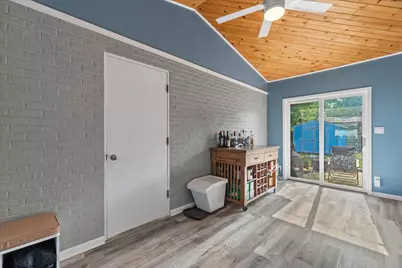 3667 S Sunset Dr, Milwaukee, WI 53220 - Photo 15