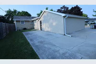 10325 W Sheridan Ave, Milwaukee, WI 53225 - Photo 15