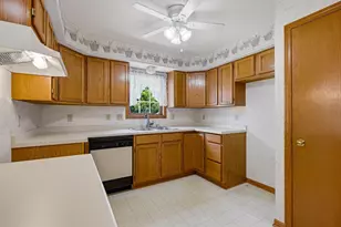 10050 W Whitnall Edge Dr, Franklin, WI 53132 - Photo 13
