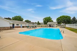 10050 W Whitnall Edge Dr, Franklin, WI 53132 - Photo 39