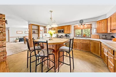 W227S2416  Morningside Cir, Waukesha, WI 53186 - Photo 9