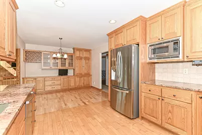 18571 W Hillcrest Dr, New Berlin, WI 53146 - Photo 21