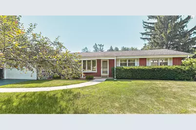 18571 W Hillcrest Dr, New Berlin, WI 53146 - Photo 3
