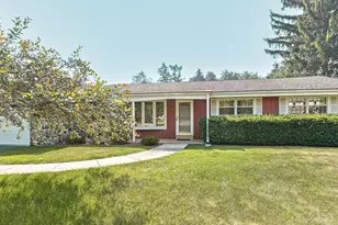 18571 W Hillcrest Dr, New Berlin, WI 53146 - Photo 3