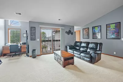1055  Quinlan Dr #H, Pewaukee, WI 53072 - Photo 5