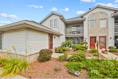1055  Quinlan Dr #H, Pewaukee, WI 53072 - Photo 1