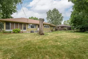933 Parkview Ln, Mukwonago, WI 53149 - Photo 7