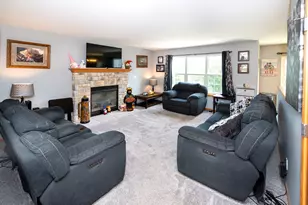914 Michael Ct, Elkhorn, WI 53121 - Photo 5