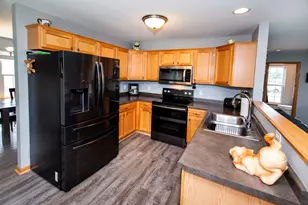 914 Michael Ct, Elkhorn, WI 53121 - Photo 9