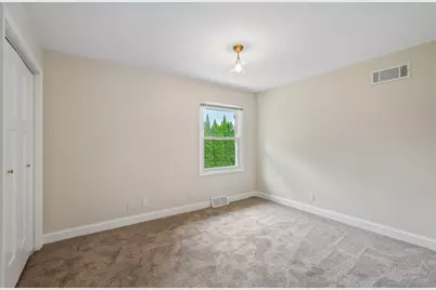601 E Jessica Cir, Oak Creek, WI 53154 - Photo 21