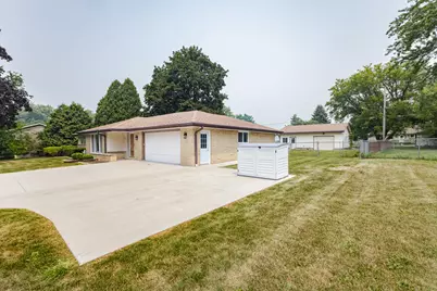 N81W15328  Hilltop Dr, Menomonee Falls, WI 53051 - Photo 5