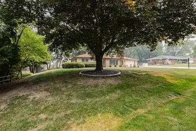 N81W15328  Hilltop Dr, Menomonee Falls, WI 53051 - Photo 7