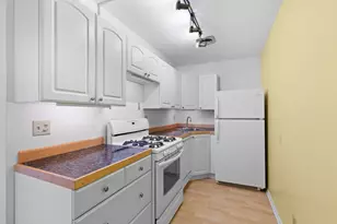 2025 E Greenwich Ave, Milwaukee, WI 53211 - Photo 5