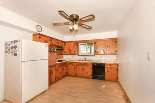 147 Hilldale Dr, Hartford, WI 53027 - Photo 9