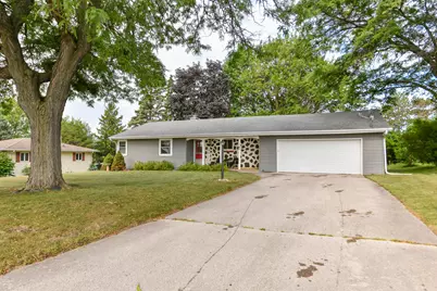147  Hilldale Dr, Hartford, WI 53027 - Photo 3