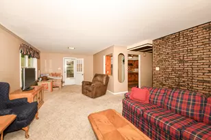 147 Hilldale Dr, Hartford, WI 53027 - Photo 7
