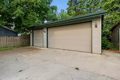 1126 S 12th St, Manitowoc, WI 54220 - Photo 25