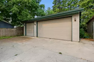 1126 S 12th St, Manitowoc, WI 54220 - Photo 25