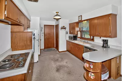 3915  Brook Ln, Brookfield, WI 53005 - Photo 7