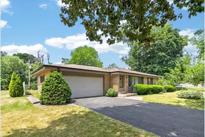 3915  Brook Ln, Brookfield, WI 53005 - Photo 1