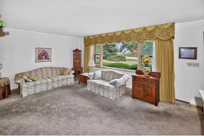 3915  Brook Ln, Brookfield, WI 53005 - Photo 5