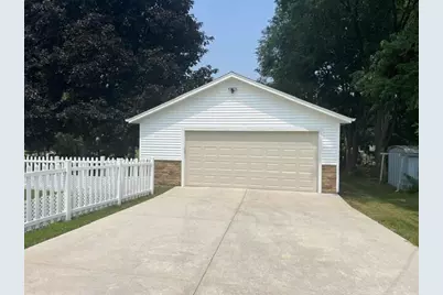 238  Lincoln Dr, West Bend, WI 53095 - Photo 3