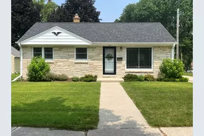 238  Lincoln Dr, West Bend, WI 53095 - Photo 1