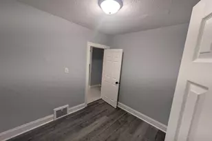 3026 S Hanson Ave, Milwaukee, WI 53207 - Photo 19