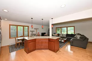 W154N8105 Elm Ln, Menomonee Falls, WI 53051 - Photo 11