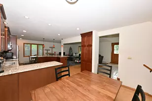 W154N8105 Elm Ln, Menomonee Falls, WI 53051 - Photo 9