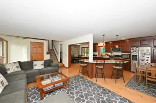 W154N8105 Elm Ln, Menomonee Falls, WI 53051 - Photo 5