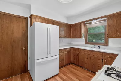 5749  Debbie Ln, West Bend, WI 53095 - Photo 5