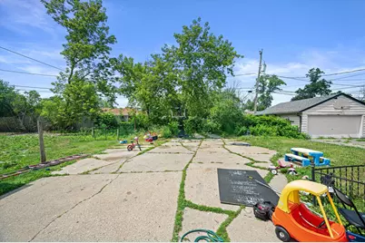 5437 N Bethmaur Ln, Glendale, WI 53209 - Photo 19