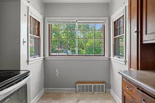 5437 N Bethmaur Ln, Glendale, WI 53209 - Photo 5