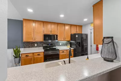 N16W26443  Meadowgrass Cir #F, Pewaukee, WI 53072 - Photo 7