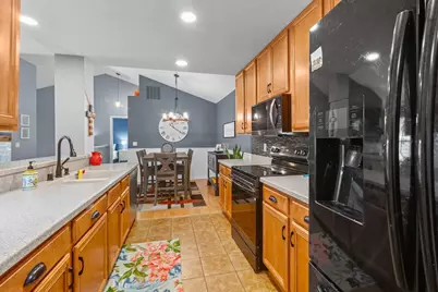 N16W26443  Meadowgrass Cir #F, Pewaukee, WI 53072 - Photo 9