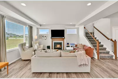 8829 S Shady Leaf Ln, Franklin, WI 53132 - Photo 9