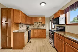4336 S Pennsylvania Ave, Saint Francis, WI 53235 - Photo 9