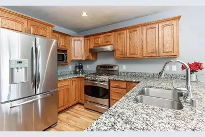 N48W16103  Lone Oak Ln, Menomonee Falls, WI 53051 - Photo 9