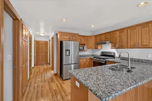 N48W16103 Lone Oak Ln, Menomonee Falls, WI 53051 - Photo 9