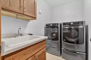 N48W16103 Lone Oak Ln, Menomonee Falls, WI 53051 - Photo 15