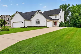 N48W16103 Lone Oak Ln, Menomonee Falls, WI 53051 - Photo 3