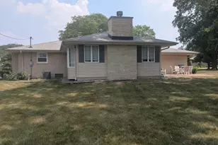 5331 Orchard Ln, Greendale, WI 53129 - Photo 5