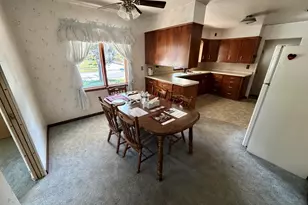 1504 Philippen St, Manitowoc, WI 54220 - Photo 5